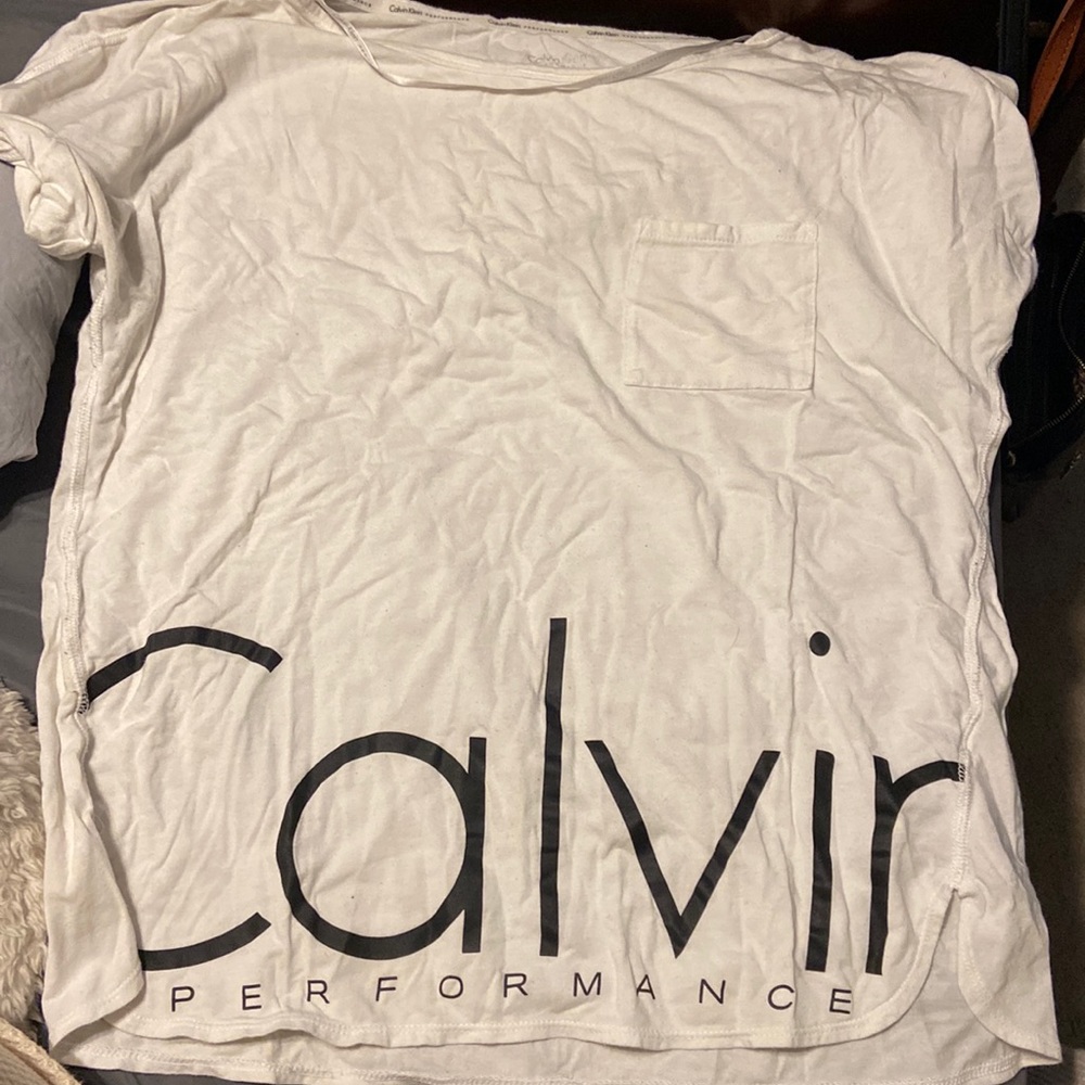 wrinkly i can iron it for u haha but size medium calvin klein